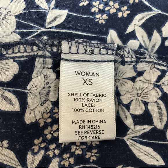 Westport Blue and White Floral Top - Picture 5 of 5